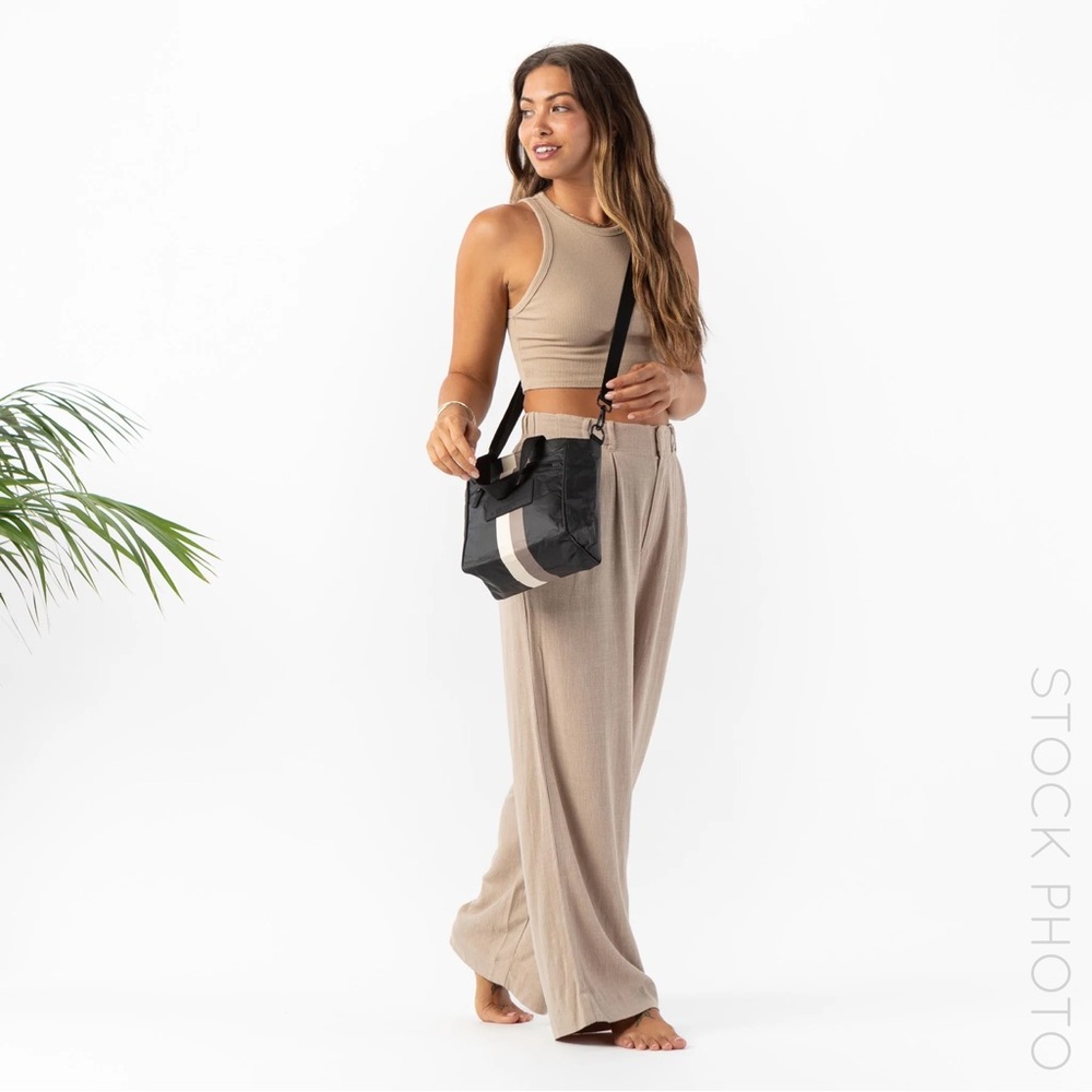 ALOHA Collection Crossbody - Picture 4 of 10